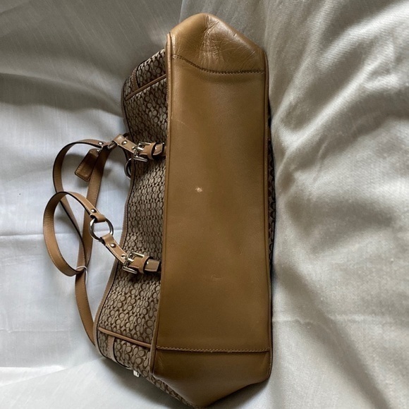 Coach Signature Gallery Jacquard Tan Canvas Tote With Leather Trim (authentic) - Picture 11 of 16